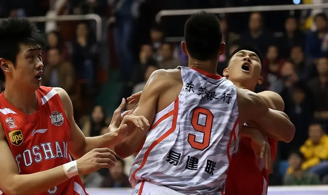 开云网站 -风云突变深圳男篮赛前状态回暖，欧篮联版图或变，引发热议，身体对抗强度拉满的简单介绍