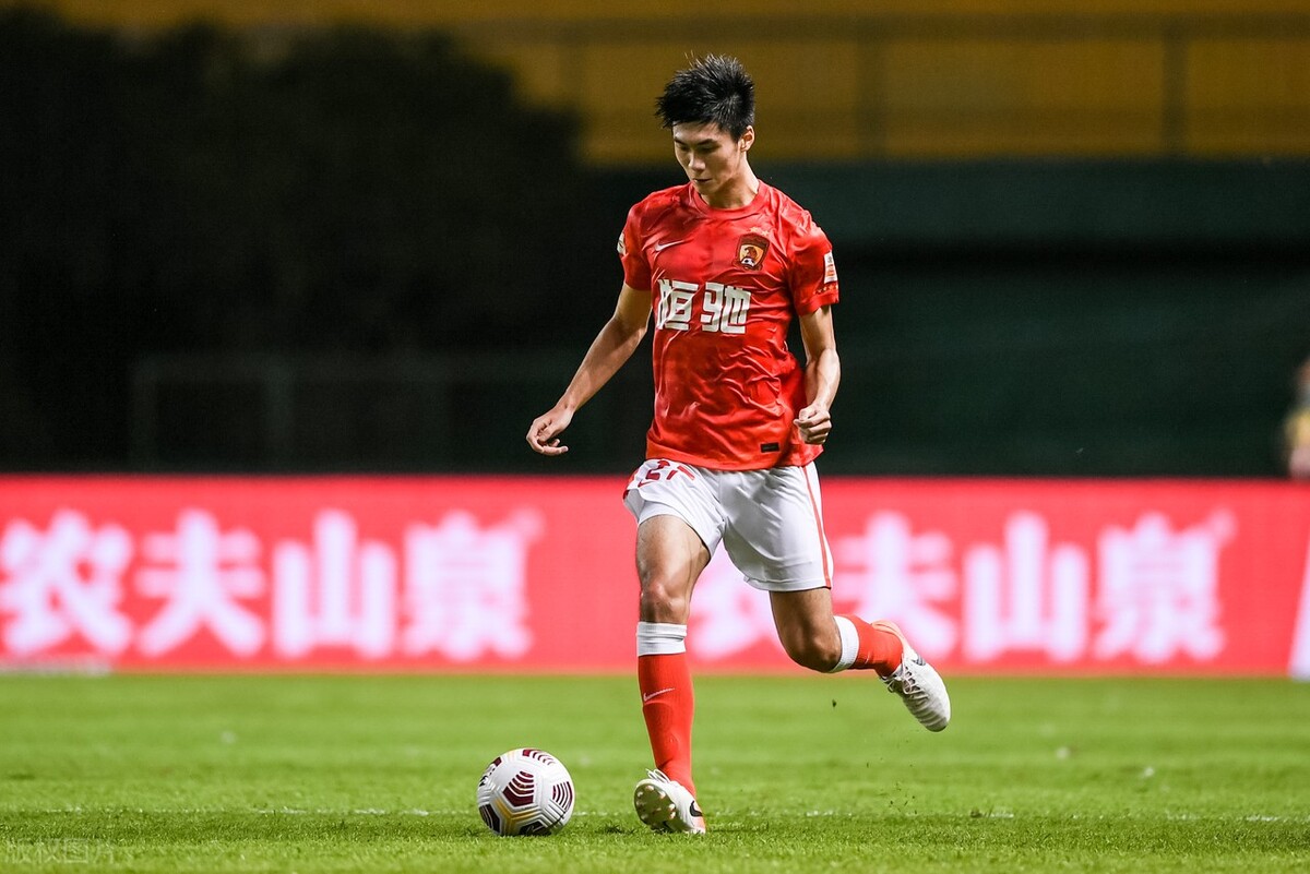 开云官方网站 -关于广州队发布备战花絮；今晚官宣签约；欧超杯任务艰巨；轮换策略成焦点的信息